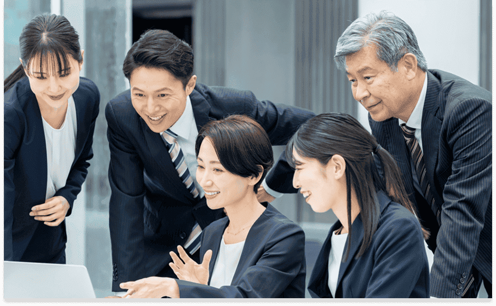 複数人で作業している様子