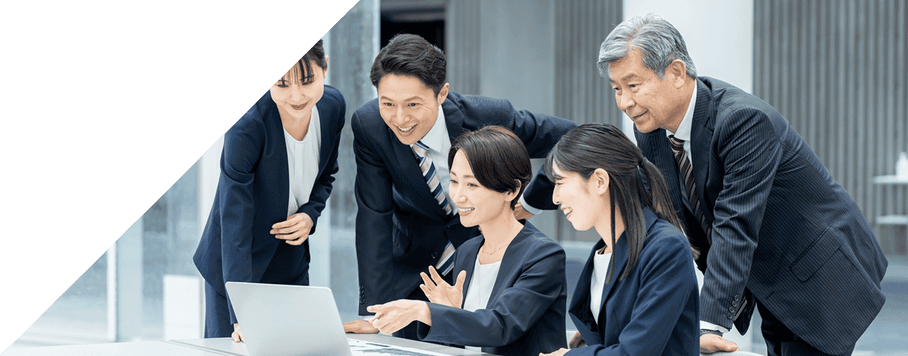 複数人で作業している様子